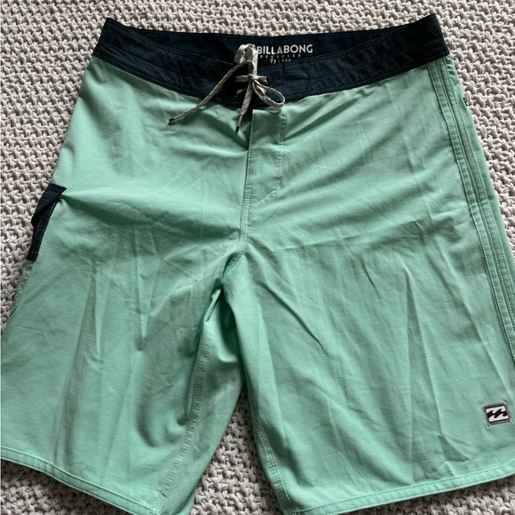 Billabong Men’s Boardshorts - Picture 1 of 5